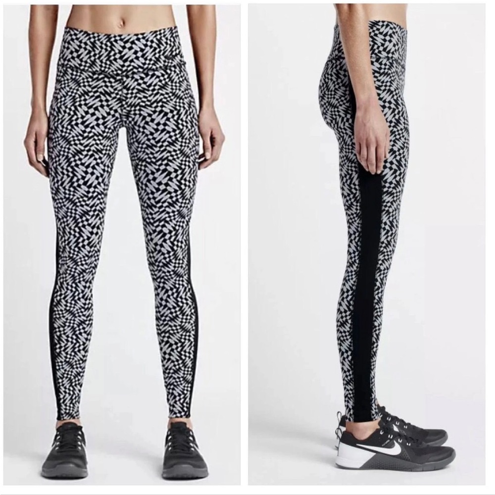 Nike Legendary Checkered Printed Leggings